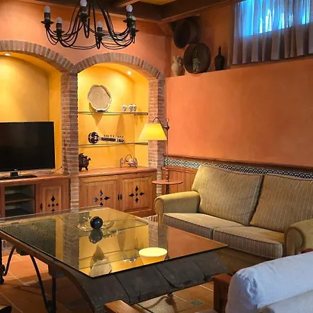 Homestay Castella Acogedora Casa Familias Con Piscina Y Jardin Cerca Del Mar