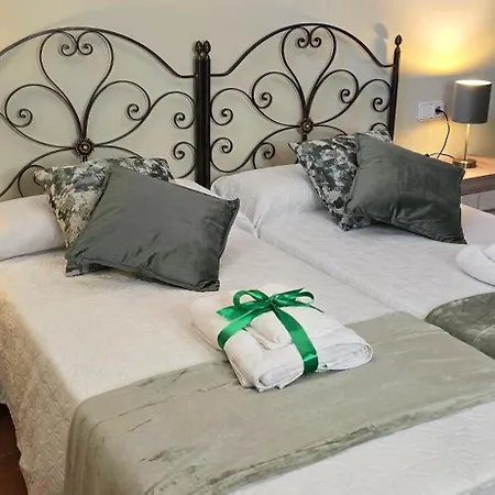 Homestay Castella Acogedora Casa Familias Con Piscina Y Jardin Cerca Del Mar *