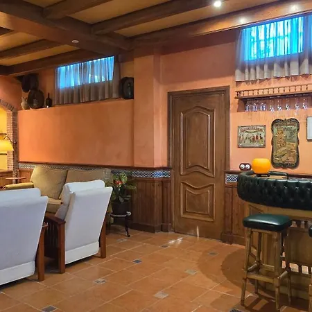 Castella Acogedora Casa Familias Con Piscina Y Jardin Cerca Del Mar Homestay