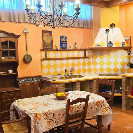 Homestay Castella Acogedora Casa Familias Con Piscina Y Jardin Cerca Del Mar Marbella